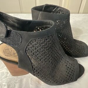 Vince Camuto Black Leather Mesh Upper Open Toe Heels Size 7 Velcro Closure